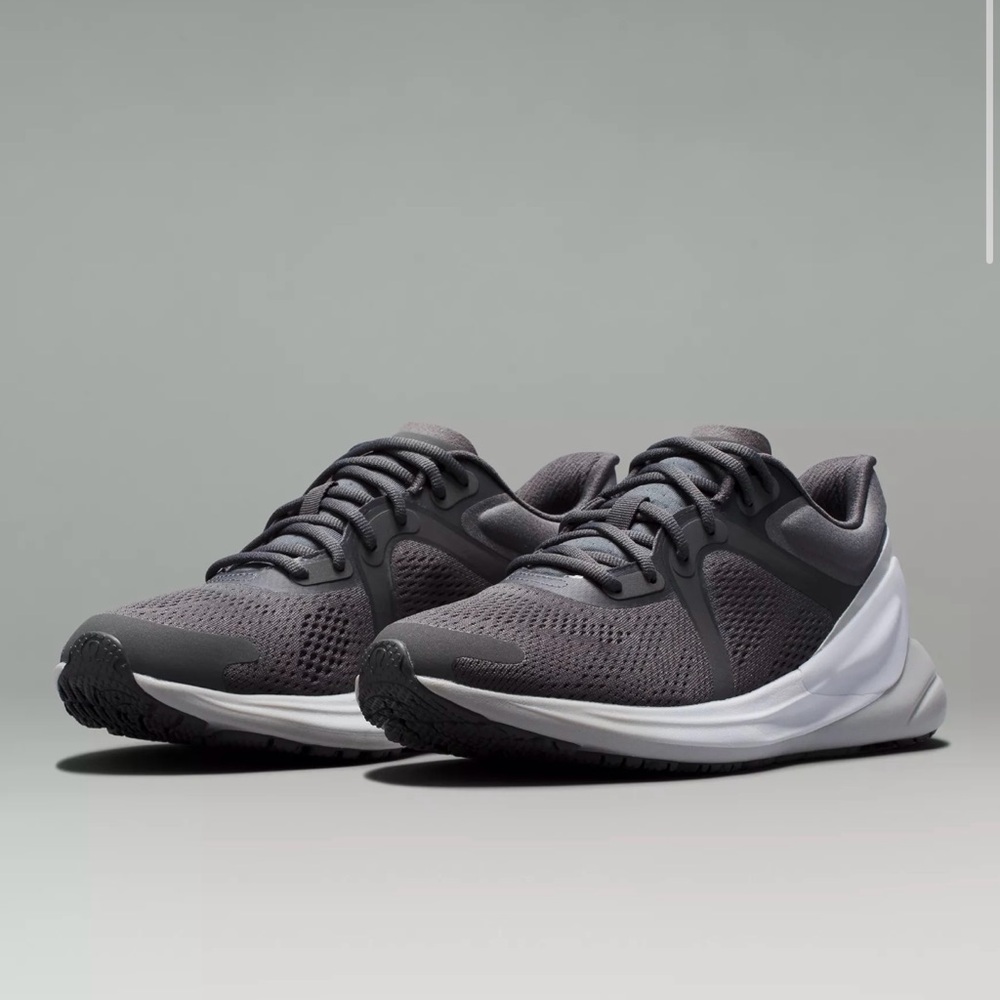 Lululemon Like New Low Blissfeel Running shoe size 9 Women’s